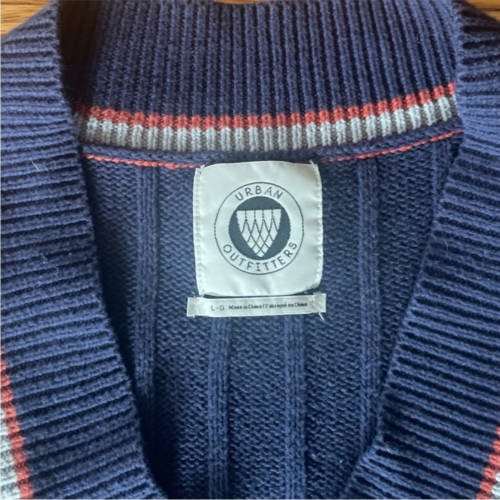 Urban Outfitters ‘Alexandra’ Cable Knit V-Neck Sweater - Picture 6 of 7